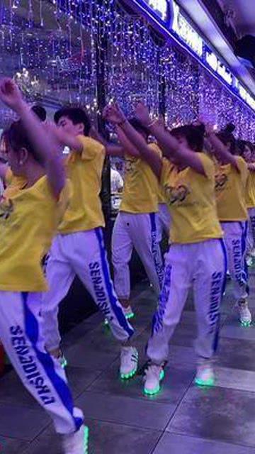 群舞搞笑,欢乐无限，搞笑连连